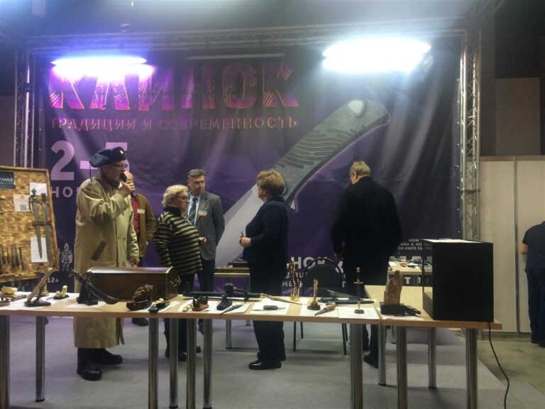 Читать далее о этой статье Фотоотчёт по проходившей осенней выставки «Клинок-2023»